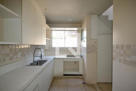 Casa para alugar com 120m², 2 quartos e sem vagaCozinha 