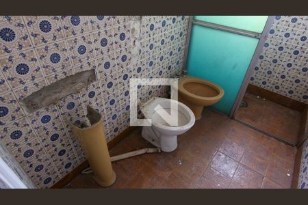 Casa à venda com 300m², 3 quartos e 3 vagasBanheiro 4