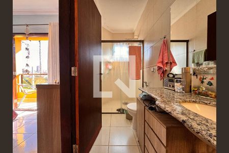 Casa à venda com 195m², 3 quartos e 7 vagasBanheiro da Suíte 1