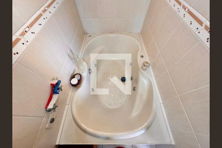 Casa à venda com 195m², 3 quartos e 7 vagasBanheiro da Suíte 1