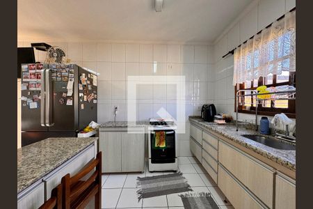 Casa à venda com 195m², 3 quartos e 7 vagasCozinha