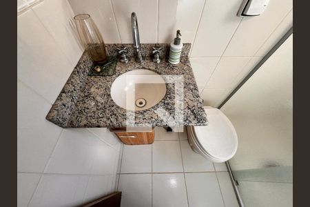 Casa à venda com 195m², 3 quartos e 7 vagasBanheiro da Suíte 2