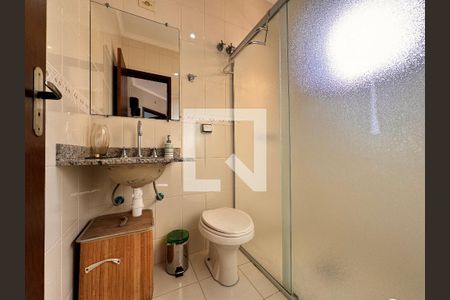 Casa à venda com 195m², 3 quartos e 7 vagasBanheiro da Suíte 2