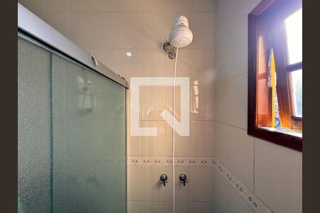 Casa à venda com 195m², 3 quartos e 7 vagasBanheiro da Suíte 2