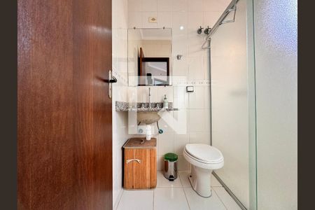 Casa à venda com 195m², 3 quartos e 7 vagasBanheiro da Suíte 2