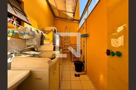 Casa à venda com 195m², 3 quartos e 7 vagasLavanderia