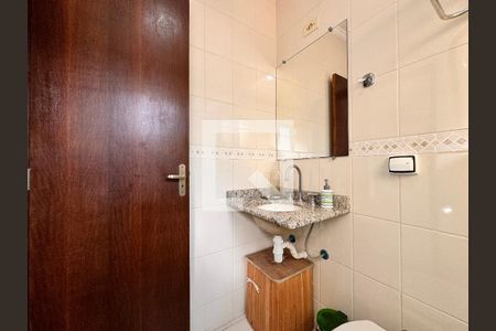 Casa à venda com 195m², 3 quartos e 7 vagasBanheiro da Suíte 2