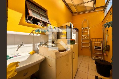 Casa à venda com 195m², 3 quartos e 7 vagasLavanderia