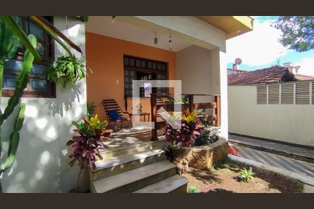 Casa para alugar com 304m², 3 quartos e 4 vagasFachada