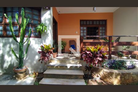 Casa para alugar com 304m², 3 quartos e 4 vagasFachada