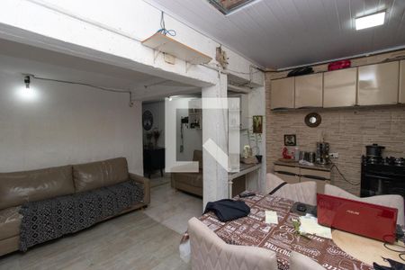 Casa à venda com 150m², 4 quartos e sem vaga Casa à venda com 150m², 4 quartos e sem vagaSala/Cozinha