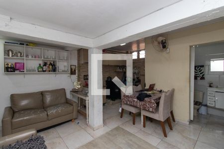 Casa à venda com 150m², 4 quartos e sem vaga Casa à venda com 150m², 4 quartos e sem vagaSala/Cozinha