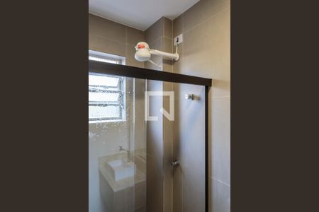 Banheiro de kitnet/studio para alugar com 1 quarto, 17m² em Indianópolis, São Paulo