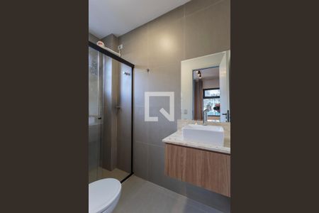 Banheiro de kitnet/studio para alugar com 1 quarto, 17m² em Indianópolis, São Paulo