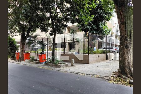 Apartamento à venda com 65m², 2 quartos e 2 vagas Apartamento à venda com 65m², 2 quartos e 2 vagasFachada e portaria/Plaquinha