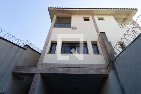 Casa à venda com 163m², 3 quartos e 2 vagasFachada