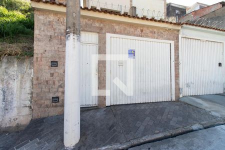 Casa à venda com 163m², 3 quartos e 2 vagasFachada