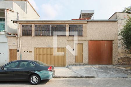Casa à venda com 360m², 3 quartos e 2 vagasFachada
