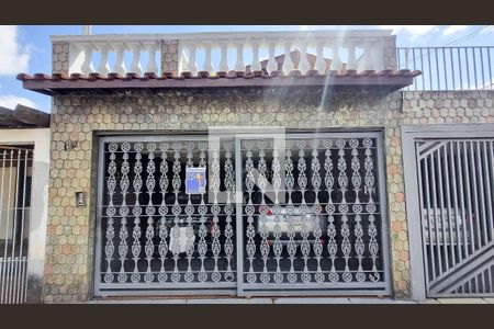 Casa para alugar com 170m², 3 quartos e 2 vagasFachada