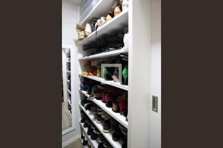 Apartamento à venda com 98m², 3 quartos e 1 vaga Apartamento à venda com 98m², 3 quartos e 1 vagaCloset da Suíte