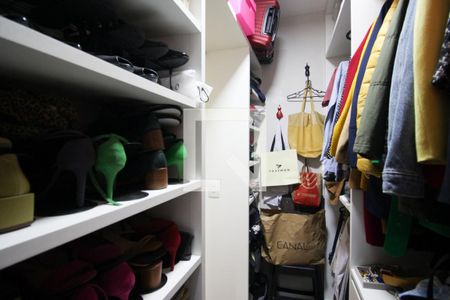 Apartamento à venda com 98m², 3 quartos e 1 vaga Apartamento à venda com 98m², 3 quartos e 1 vagaCloset da Suíte