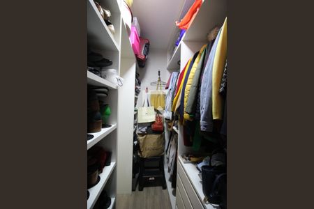 Apartamento à venda com 98m², 3 quartos e 1 vaga Apartamento à venda com 98m², 3 quartos e 1 vagaCloset da Suíte