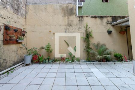 Casa à venda com 100m², 2 quartos e 2 vagasQuintal