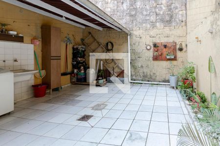 Casa à venda com 100m², 2 quartos e 2 vagasQuintal