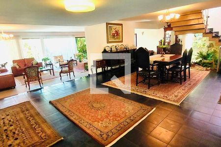 Casa à venda com 3 quartos, 603m² em Camboinhas, Niterói