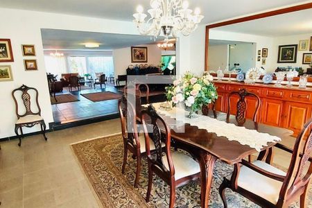 Casa à venda com 3 quartos, 603m² em Camboinhas, Niterói