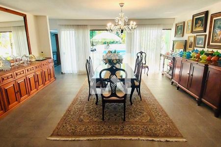 Casa à venda com 3 quartos, 603m² em Camboinhas, Niterói