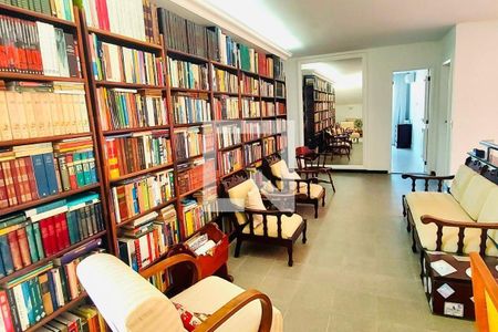 Casa à venda com 3 quartos, 603m² em Camboinhas, Niterói
