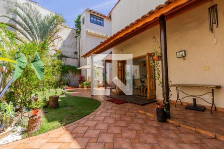 Casa à venda com 390m², 6 quartos e 8 vagasQuintal