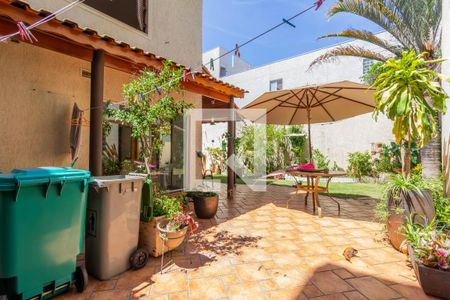 Casa à venda com 390m², 6 quartos e 8 vagasQuintal