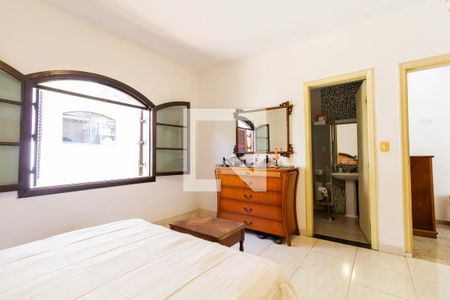 Casa à venda com 390m², 6 quartos e 8 vagasQuarto 2 - suíte