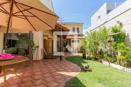 Casa à venda com 390m², 6 quartos e 8 vagasQuintal