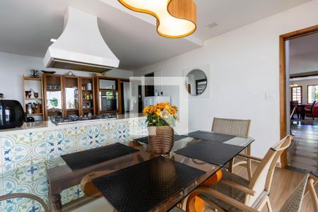 Casa à venda com 390m², 6 quartos e 8 vagasCozinha