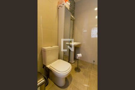 Casa à venda com 390m², 6 quartos e 8 vagasBanheiro da Suíte 2