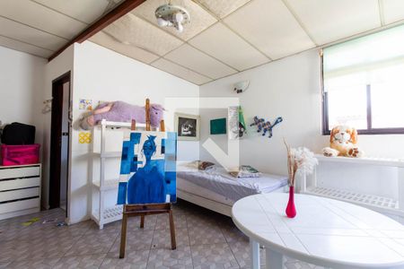 Casa à venda com 390m², 6 quartos e 8 vagasEdícula: Quarto