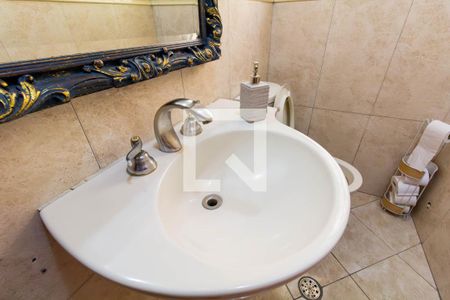 Casa à venda com 390m², 6 quartos e 8 vagasBanheiro 5