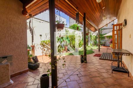 Casa à venda com 390m², 6 quartos e 8 vagasQuintal