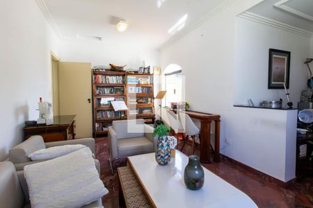 Casa à venda com 390m², 6 quartos e 8 vagasEscritório