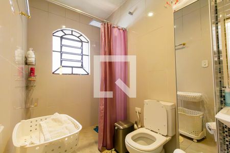 Casa à venda com 390m², 6 quartos e 8 vagasBanheiro da Suíte 2