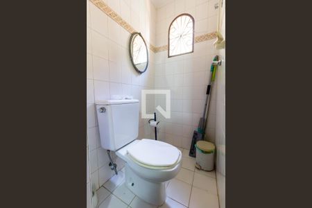 Casa à venda com 390m², 6 quartos e 8 vagasEdícula: Banheiro 2