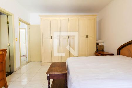 Casa à venda com 390m², 6 quartos e 8 vagasQuarto 2 - suíte