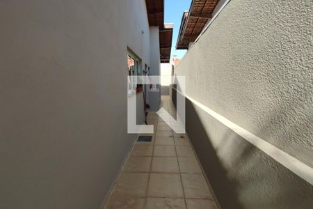 Casa à venda com 180m², 3 quartos e 2 vagasCorredor