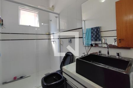 Casa à venda com 180m², 3 quartos e 2 vagasBanheiro Social