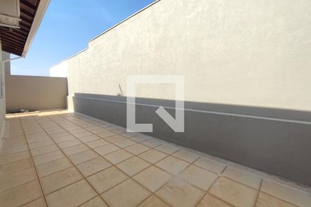 Casa à venda com 180m², 3 quartos e 2 vagasQuintal fundos