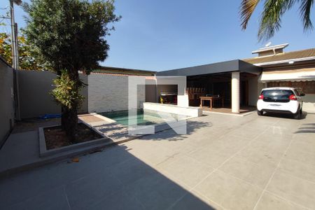 Casa à venda com 180m², 3 quartos e 2 vagasPiscina