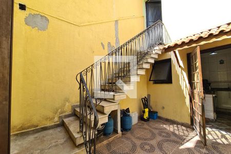 Casa à venda com 170m², 3 quartos e 2 vagasEscada edícula